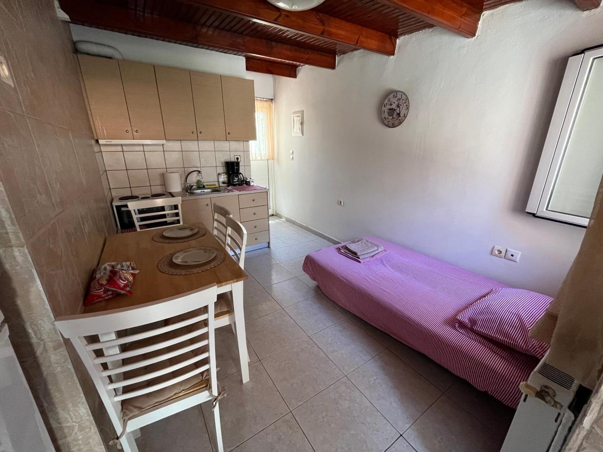Artemis Apartment Near Athens Airport ภายนอก รูปภาพ